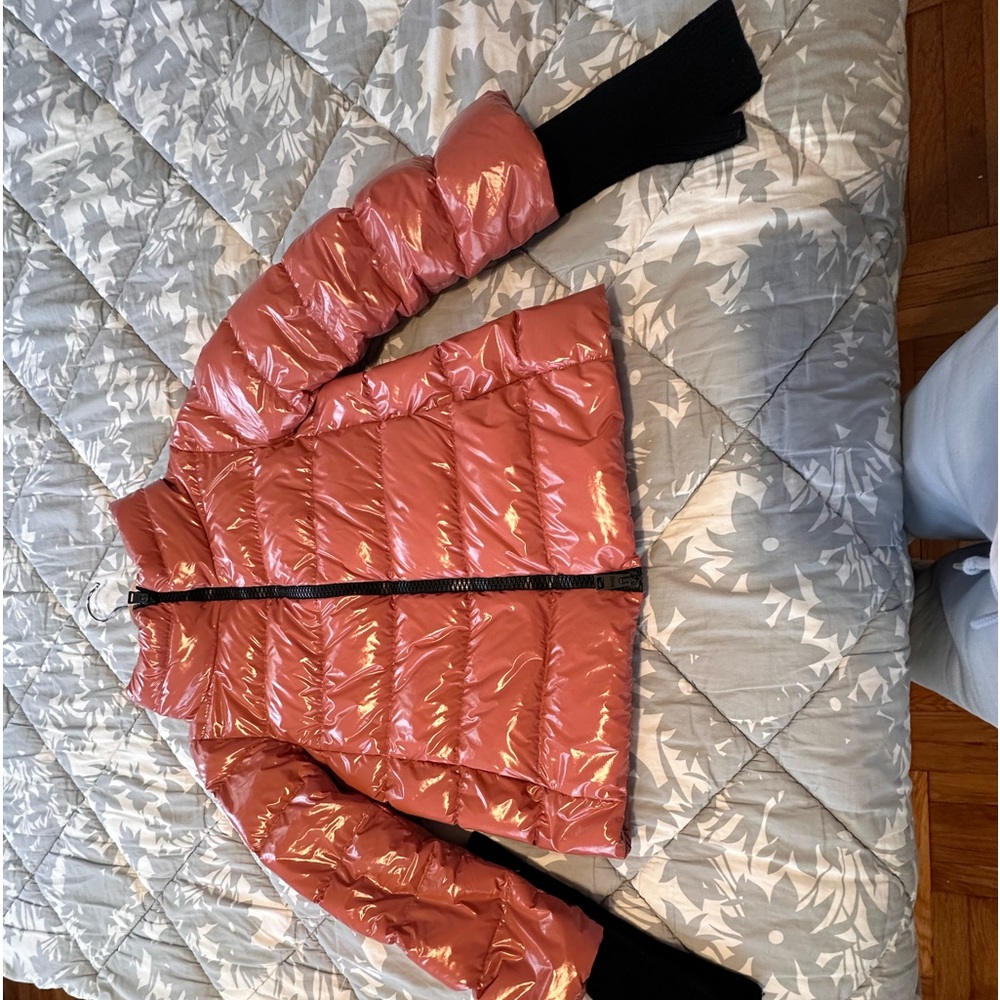 Herno
Gloss Puffer Jacket with Knit Gloves